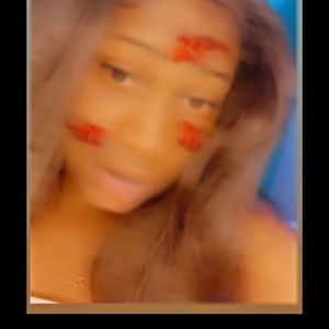 Meet your Posher, Akia